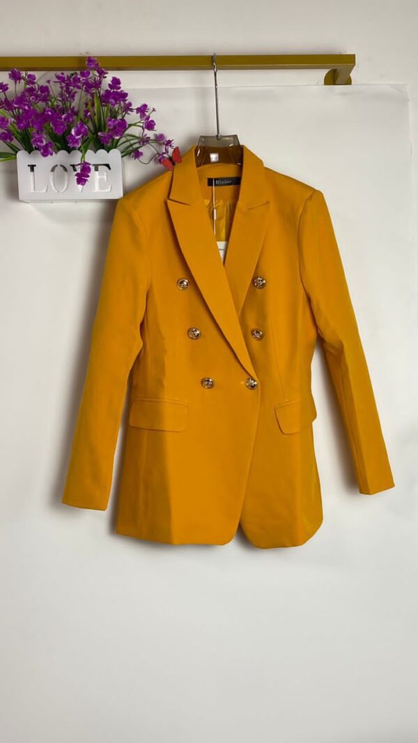 Blazer Élégant à Boutons Dorés – Chic et Intemporel - KB Fashion – Image 4