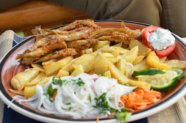 Sambaza frites et salade Furah-food (Bukavu)